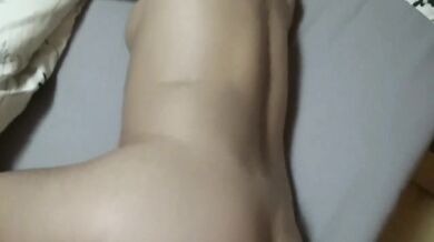 My stepbrother fuck me while I'm in bed, cum on my ass