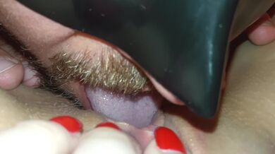 Amateur pussy licking orgasm