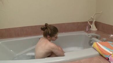 In the Bath (Olga Shkabarnya)