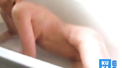 Skinny American Granny Sadie Bathtub Video