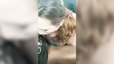 Slut sucks black guy in car