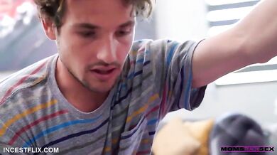 Krissy Lynn And Savannah Sixx Working It Out With Mom.mp4