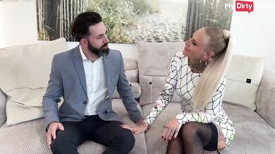 Amateur Lara Cumkitten Sucks & Fucks the Insurance Broker - Mydirtyhobby