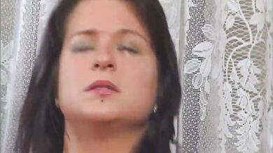 Die Ehefrau meines kumpels gefickt und dafuer schluckt sie alles