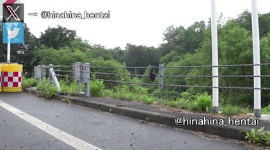 道路脇でスリル満点！ 全裸の野外露出は緊張します　　続きはファンサイトで！