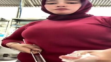 Bokep Indo Nemenin Tante Kimora Tembem Gurih Masak Di Dapur - Big Tits Milf 5