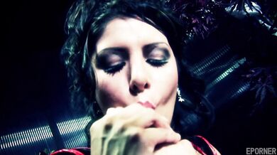 Ladybug Queen Fucks Nicely - Sativa Rose