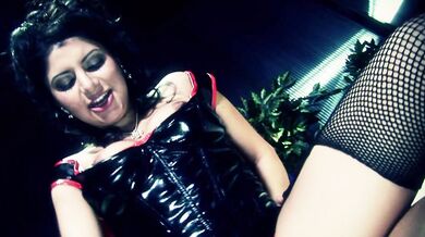 Ladybug Queen Fucks Nicely - Sativa Rose