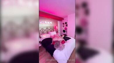 AUBREY KATE & FRIEND Topping (2023) OF