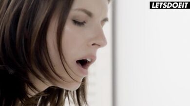 First Thing She Wants To Do In The Morning Is Have Romantic Sex - LETSDOEIT