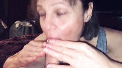 Mature Milf wife love’s sucking cock & swallowing cum
