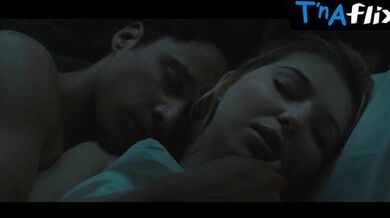 Samantha Hanratty Sexy Scene in Another Girl