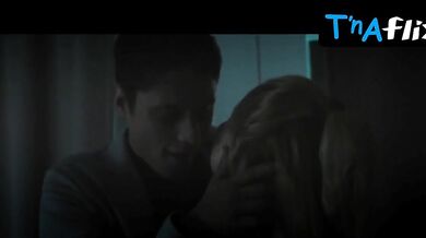 Samantha Hanratty Sexy Scene in Another Girl