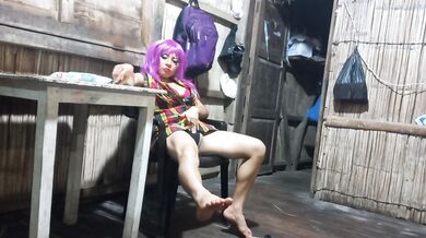 SUPER SEXY AND MATURE WOMAN SENSUALLY TOUCHES HER SKIN AND HOT TITS