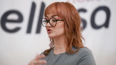 Two THICC Girlies Arabelle Raphael & Emma Magnolia Get Down & Busy