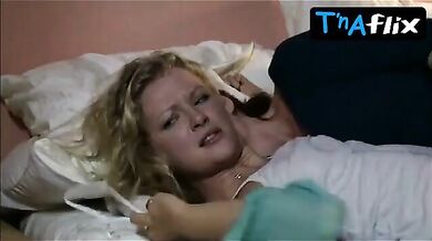 Gretchen Mol Sexy Scene in Puccini For Beginners