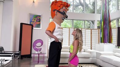 Blonde Bombshell Savvy Suxx Gets Cardio-Kinky on PornDude's Personal Pole!