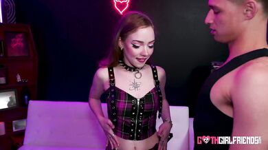 Alluring Babe Loves Pussy Pounding