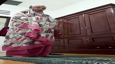 Bokep Indo Abis Sembahyang Malah Bugil Jepit Memek