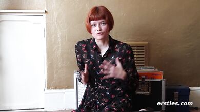 Ersties - London Based Enne Plays With Her Hairy Pussy