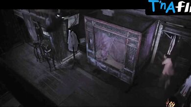 Ngoc Thanh Tam Breasts Scene in Dao Cua Dan Ngu Cu