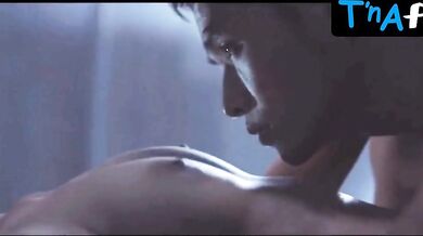 Ngoc Thanh Tam Breasts Scene in Dao Cua Dan Ngu Cu