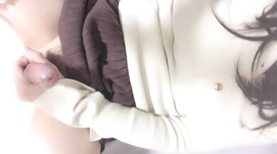 【男の娘】萌え袖セーターとミニスカートでM字開脚オナニー