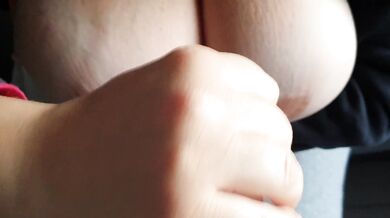 guarda come lo sego sui mennoni enormi e come il porco ci sborra sopra