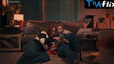 Denisa Baresova Sexy Scene in Vlastne Se Nic Nestalo