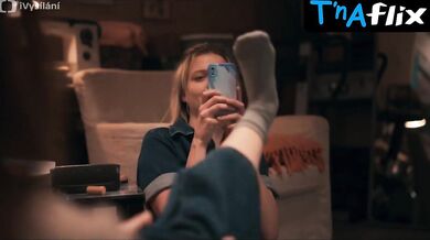 Denisa Baresova Sexy Scene in Vlastne Se Nic Nestalo