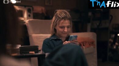 Denisa Baresova Sexy Scene in Vlastne Se Nic Nestalo