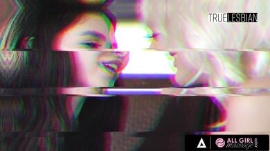 Sexy Lesbian Couple Fuck In 69