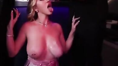 Kendra Sunderland Dp