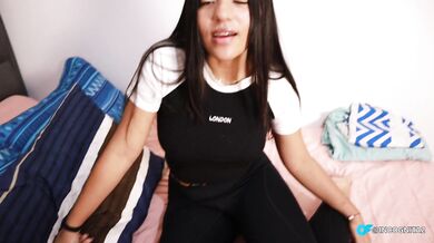 mi vecina recibe mi leche en su coño