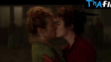 Susan Lynch Lesbian Scene in From Hell (Annabelle Apsion)