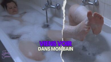 Hot curvy french girl in her bubblebath