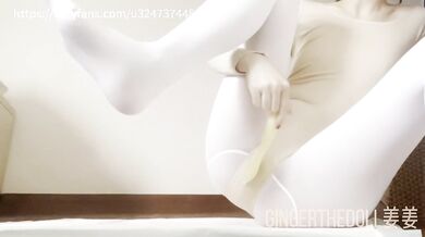 【ginger姜姜】芭蕾体服舞蹈生自慰高潮把厚白丝全部打湿～尿一裤子