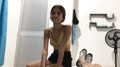 Horny stepsister eagerly asks to suck her stepbrother's cock - TUflacasex