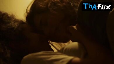 Hanna Van Vliet Lesbian Scene in Anne Plus
