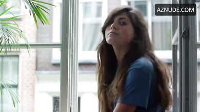 Hanna Van Vliet Lesbian, Breasts Scene in Anne Plus