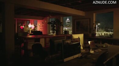 Hanna Van Vliet Lesbian, Breasts Scene in Anne Plus