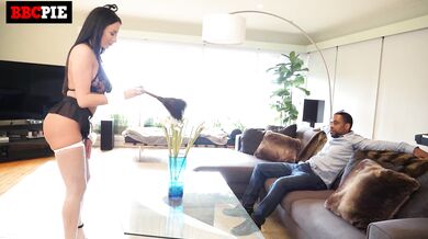 Anissa Kate Gets A Huge Tip For Her Cleaning Services