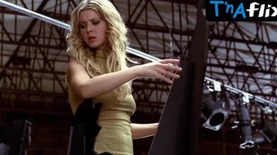 Tara Reid Sexy Scene in Josie And The Pussycats