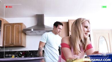 Freeuse Stepmom Goes Viral