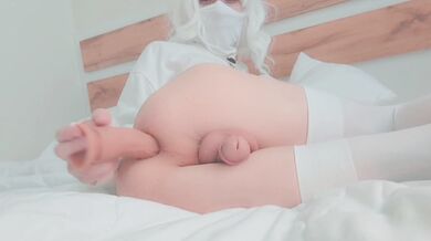 Cute femboy in stockings jerks off his ass