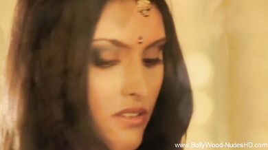 Sensual movements from a gorgeous brunette babe!