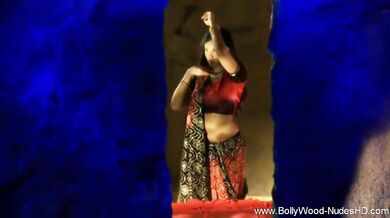 get to know this Indian beauty babe here