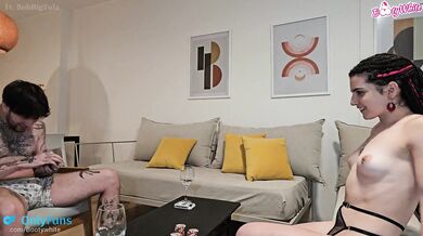 StripPoker: Pierdo apuesta squirteo y me llena la cara de leche. BootyWhite xBobBigTula