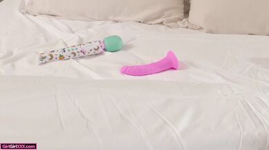 GirlGirlXXX - BBW Latina Carmela Gets To Show Paris All Her Toys Deep Inside