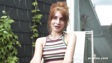 Ersties - Regina liebt es, bei der Selbstbefriedigung beobachtet zu werden